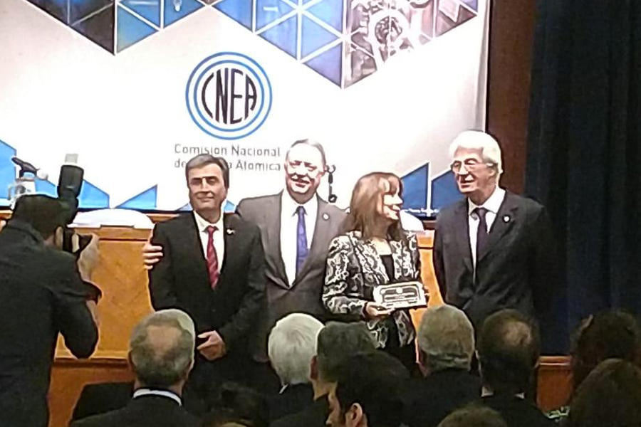 María del Carmen Reched distinguida por la presidencia de CNEA